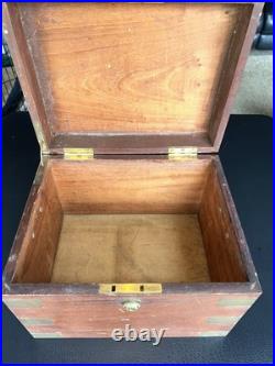 A Benson & Hedges mahogany humidor A Benson & Hedges mahogany humidor