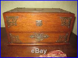 A Victorian cigar box / humidor