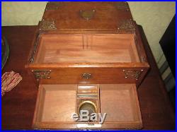 A Victorian cigar box / humidor