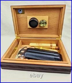 A wooden humidor is a box designed to store cigars at a minimum level of humidit