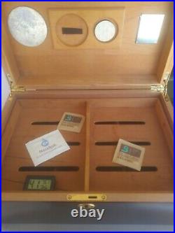Black and Brown 50-100 Capacity Cigar Humidor with Accessories