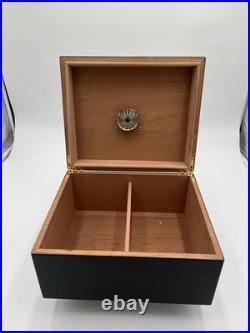 Cigar Humidor Tobacco Leaf Lacquer Wood Table Top Box