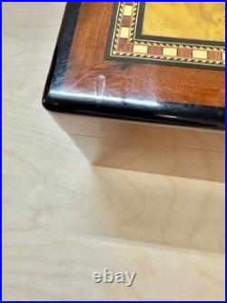 Cigar Humidor with Tobacco Leaf Design Holds 25 Cigars