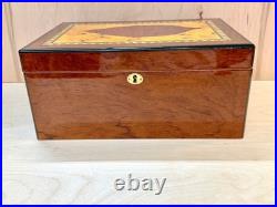 Cigar Humidor with Tobacco Leaf Design Holds 25 Cigars