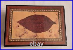 Cigar Humidor with Tobacco Leaf Design Holds 25 Cigars NEW & BOXED