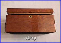 Cigar Humidor with Tobacco Leaf Design Holds 25 Cigars NEW & BOXED