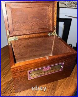 DuPont 1977 Distributor Mgt Seminar Award St Maarten Wood Box Humidor Vintage