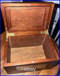 DuPont 1977 Distributor Mgt Seminar Award St Maarten Wood Box Humidor Vintage DuPont 1977 Distributor Mgt Seminar Award St Maarten Wood Box Humidor Vintage