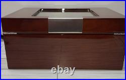 Fashioned Lacquered Walnut Wood Cedar Lined Cigar Humidor Holds 60 Fashioned Lacquered Walnut Wood Cedar Lined Cigar Humidor Holds 60