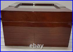 Fashioned Lacquered Walnut Wood Cedar Lined Cigar Humidor Holds 60 Fashioned Lacquered Walnut Wood Cedar Lined Cigar Humidor Holds 60
