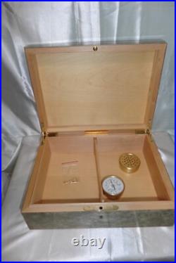 LALIQUE Crystal Silver Birch Bouleau gris Cigar Humidor Chest France Tobacco Box LALIQUE Crystal Silver Birch Bouleau gris Cigar Humidor Chest France Tobacco Box