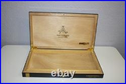 Limited edition Original High-end lacquered humidor-style box No. 3619 of 5000