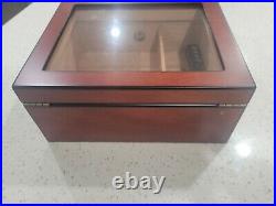 Mantello cigar storage box with glass lid and humidifier. Space for 25-50 cigars