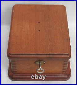 Outstanding Antique Wooden Red Oak 6 X 5 Cigar Humidor Box With Locking Key